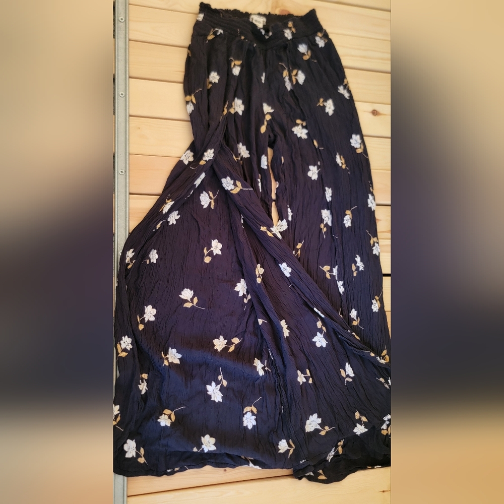 Women's Black Leg Wide Floral Pants S - Picture 4 of 12